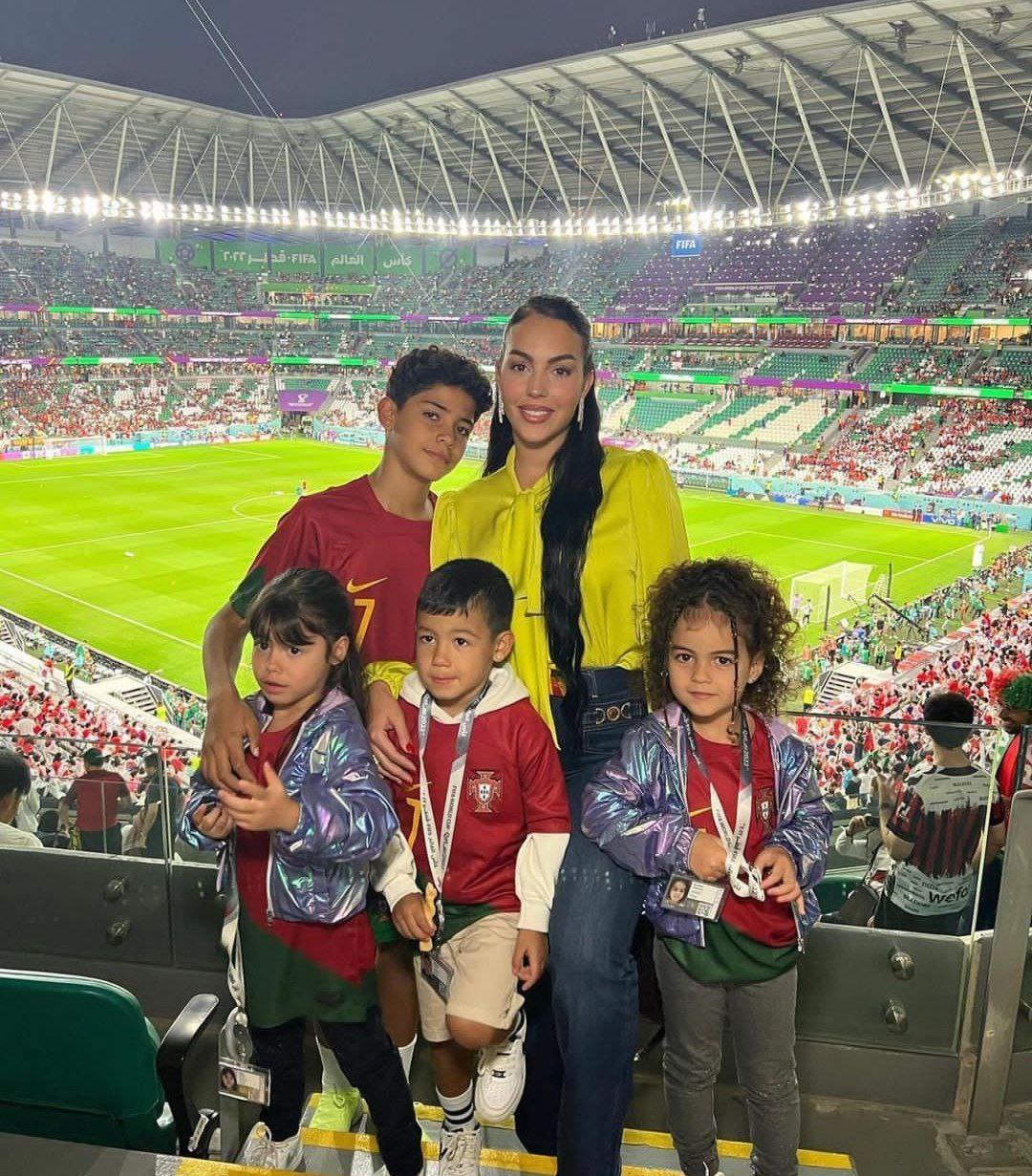تصویری از حضور خانواده رونالدو در بازی پرتغال 