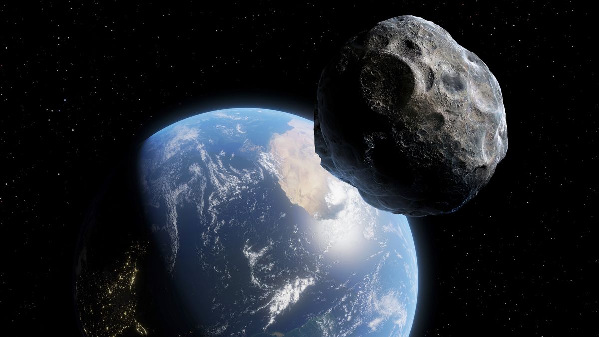 دنباله‌داری به اندازه 2 برابر اورست در راه زمین