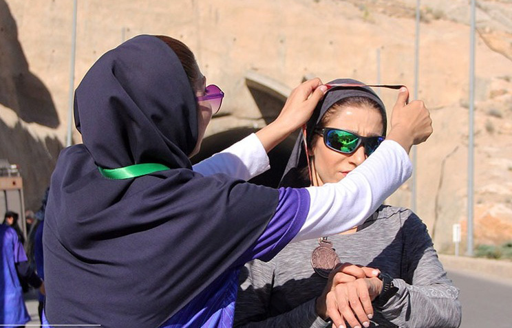 عکس دسته جمعی زنان شیراز، ایران را به هم ریخت