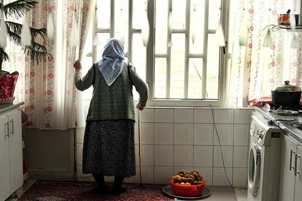 وضعیت دردناک زنان سالمند تنهای ایرانی