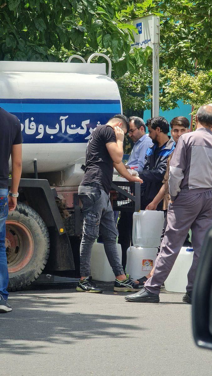 تصاویر جدید از سرگردانی مردم تهران به خاطر آب 