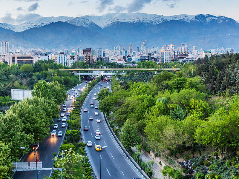 عکس عاشقانه و خاصی که دیروز در تهران ثبت شد 