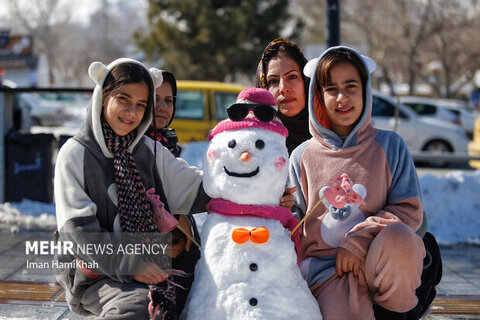 تصاویر حال خوب‌کن از جشنواره آدم برفی در همدان 