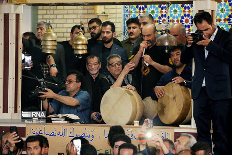 تصاویری از تشییع پیکر خلیل عقاب در شیراز