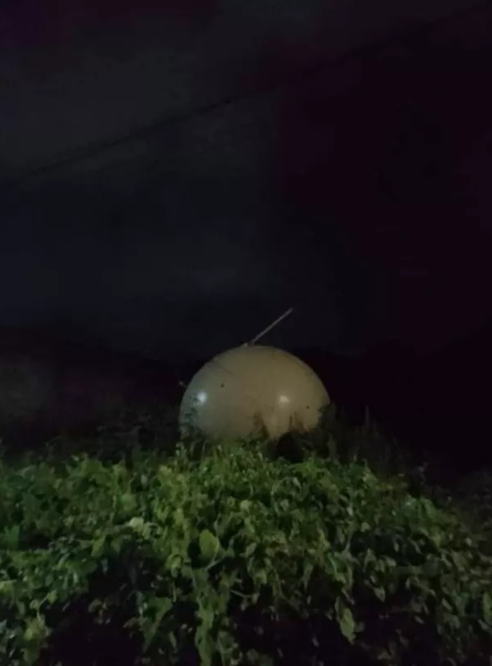 سقوط یک گوی فلزی عجیب از آسمان مکزیک
