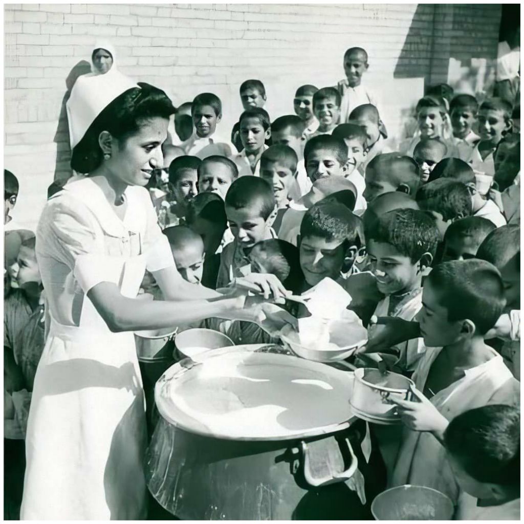  تصویری از تغذیه رایگان مدارس در دهه ۵۰