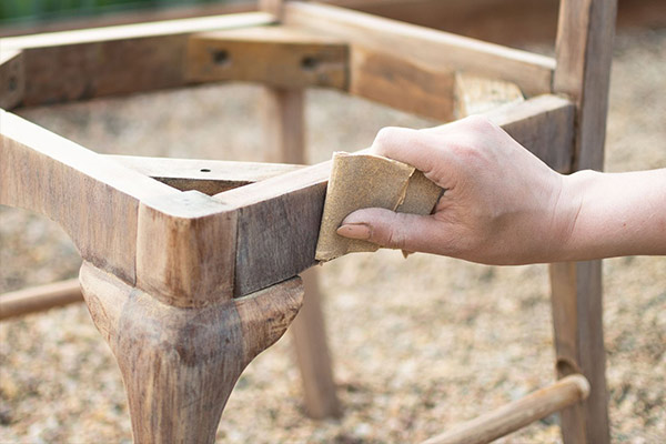 چگونه وسایل چوبی را نو کنیم و برق بندازیم؟