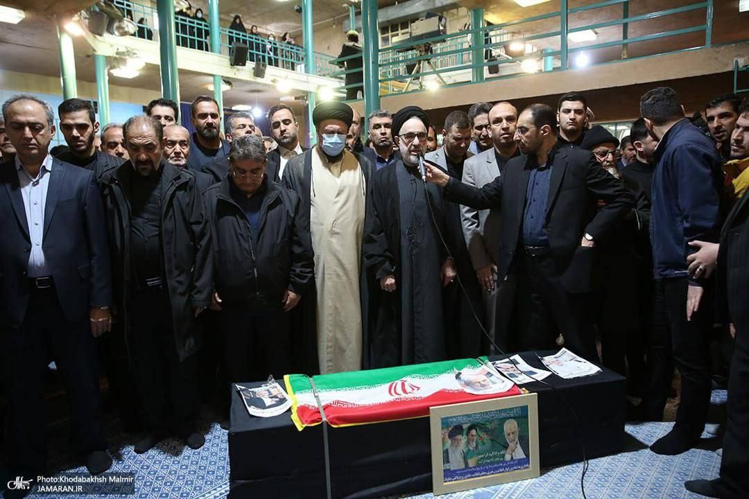 محمد خاتمی بر پیکر این چهره سیاسی نماز خواند