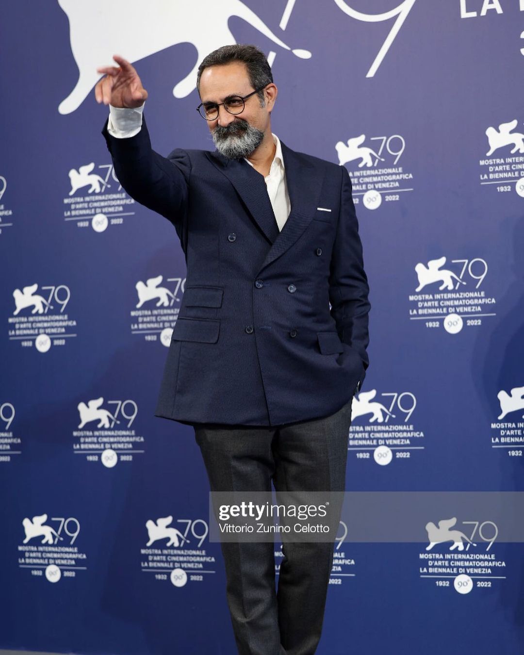 نوید محمدزاده با استایلی متفاوت در جشنواره ونیز!