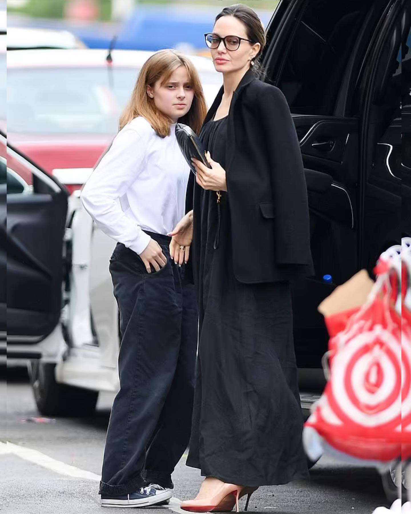 تیپ ساده و باکلاس آنجلینا جولی و دخترش در خیابان‌