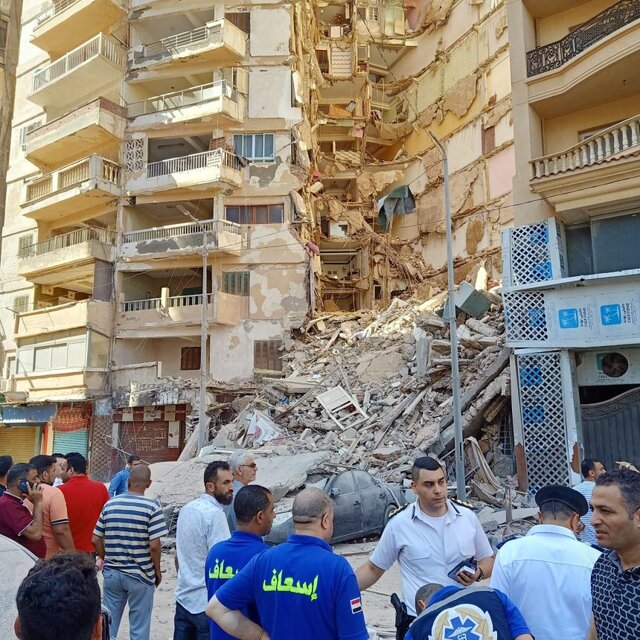 فروریختن ساختمان ۱۳ طبقه در «اسکندریه» مصر