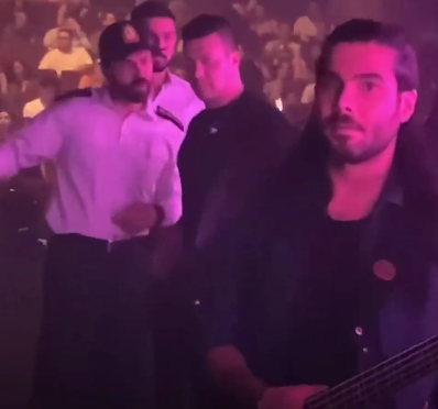 پلیس، کنسرت خواننده لس‌آنجلسی را تعطیل کرد
