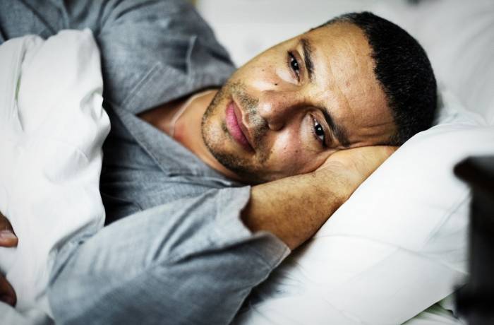 دلیل بی‌حس‌شدن دست در خواب و راه‌حل آن