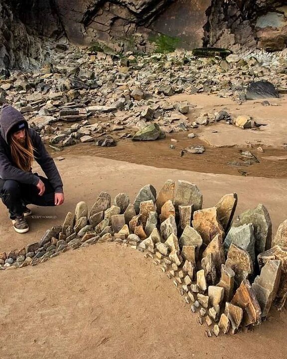ایجاد تصاویر خارق‌العاده با سنگ‌های ساحلی 