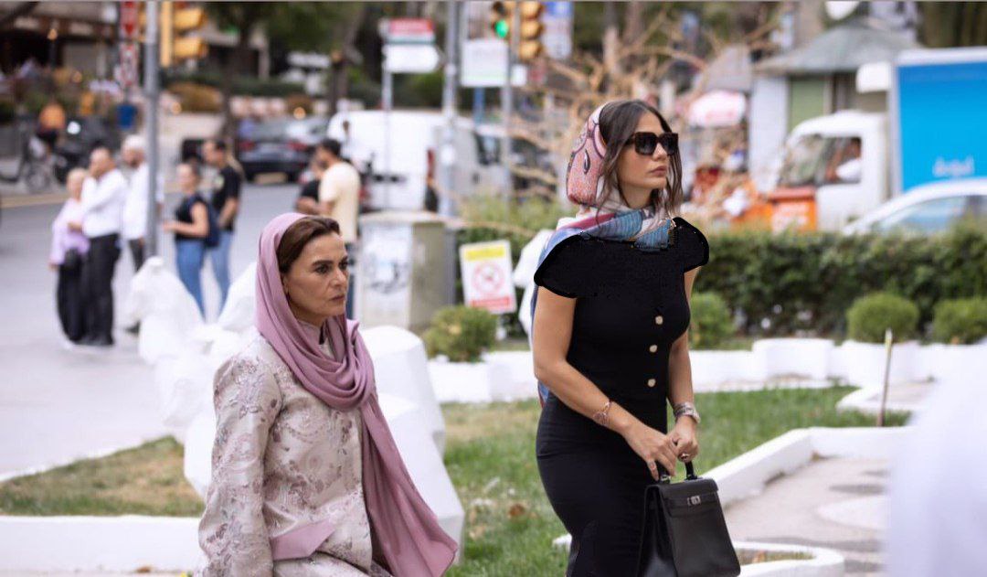 عکس باحجاب دمت اوزدمیر در نقش یک زن ایرانی