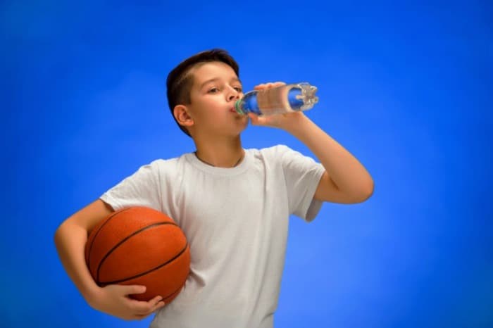 بدانید از عوارض مرگبار نوشیدن زیاد آب!