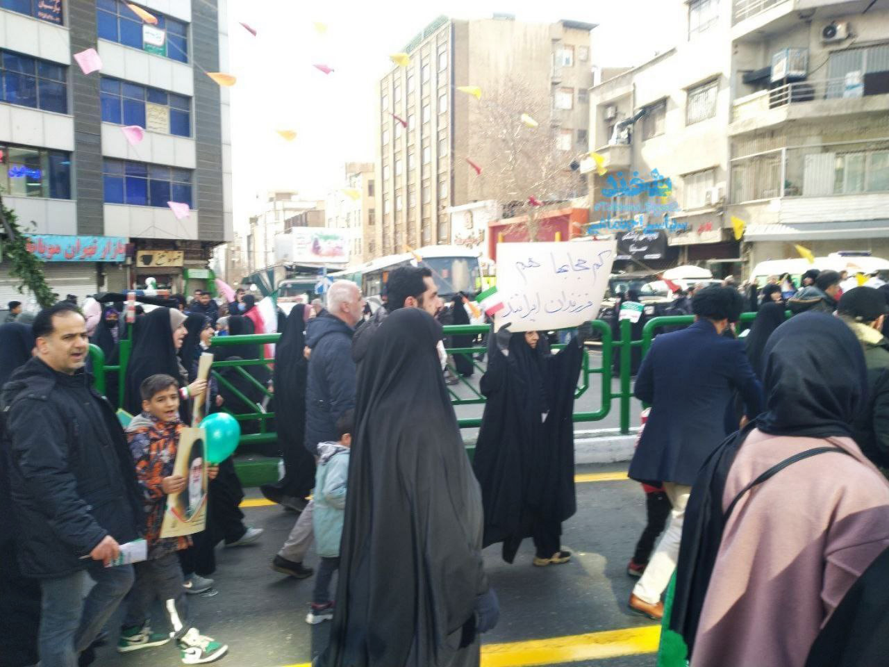 چند تصویر خاص و خبرساز از راهپیمایی ۲۲ بهمن