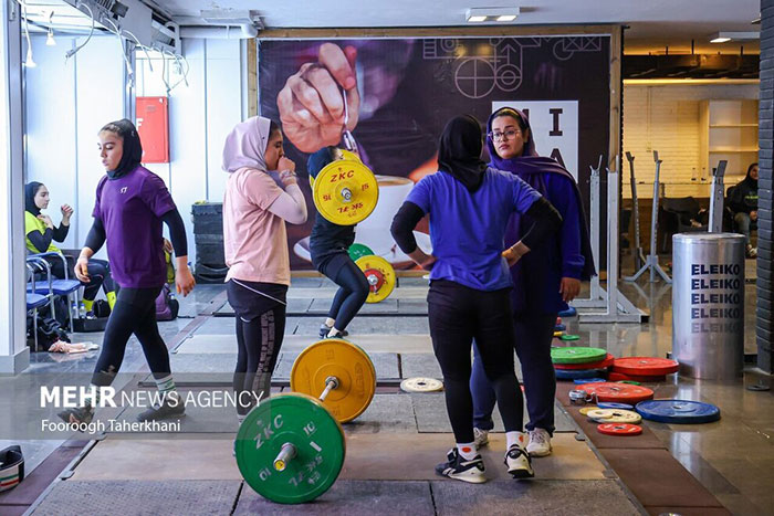 تمرین سخت دختران وزنه‌بردار برای میدان آسیایی