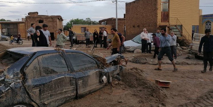 سیلاب در زردینِ یزد  15 خودرو را تخریب کرد