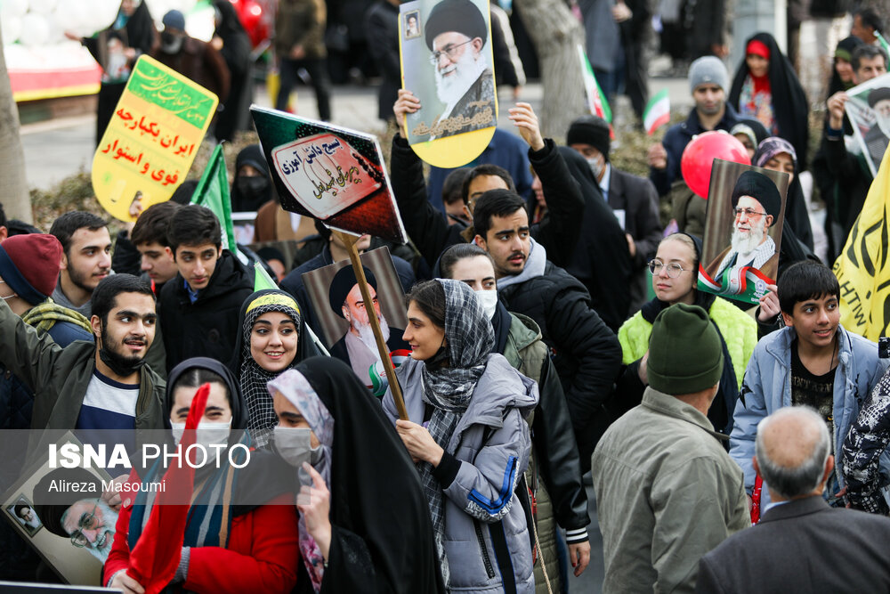 چند تصویر خاص و خبرساز از راهپیمایی ۲۲ بهمن