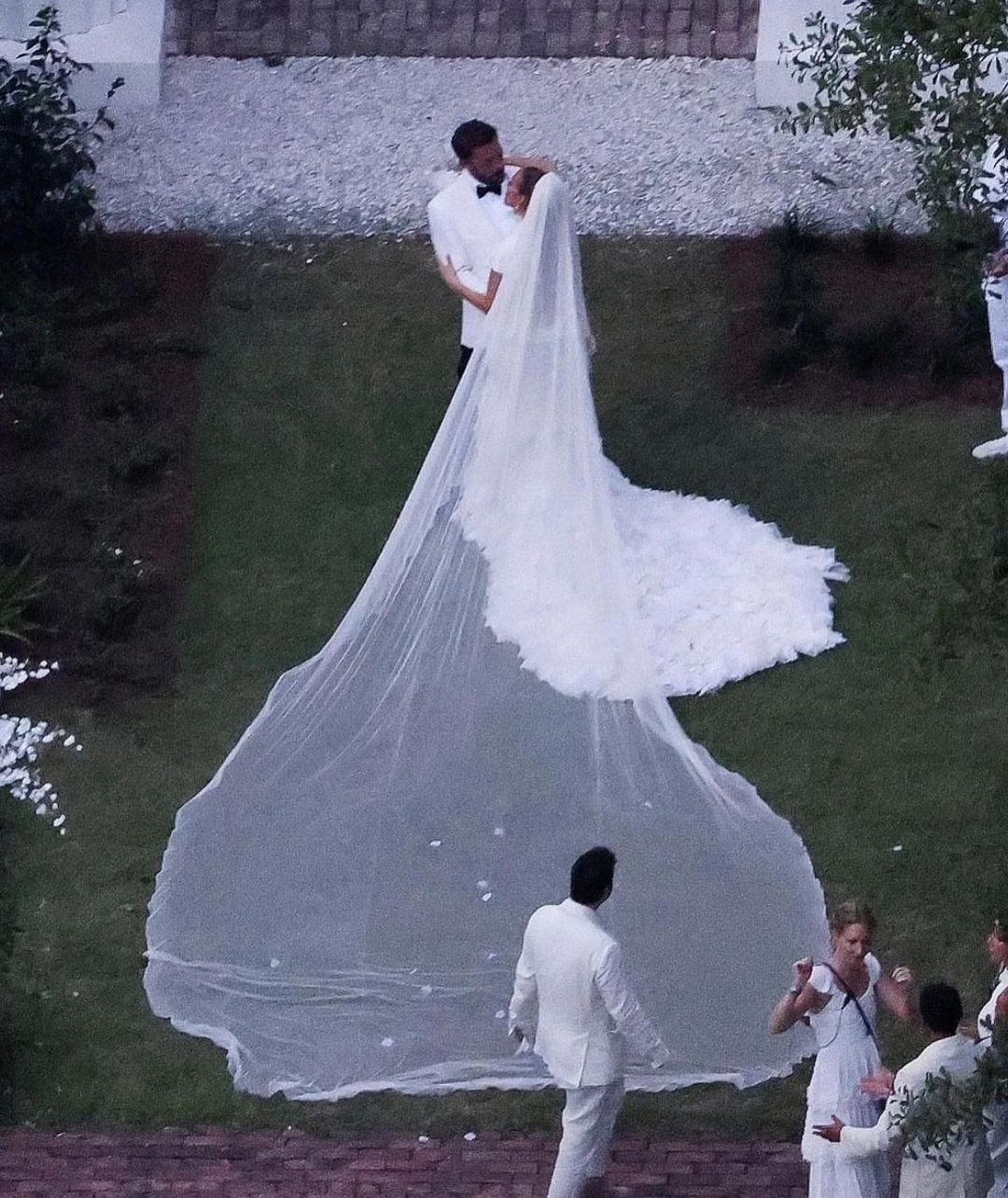 جنیفر لوپز لباس عروس به تن کرد و تماشایی شد