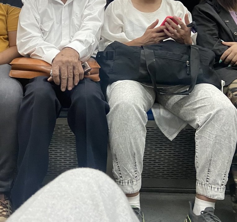 عکسی از دو مسافر متروی تهران که پربازدید شد