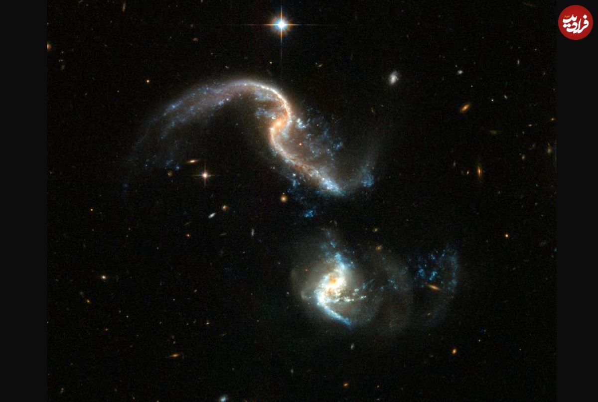 تصویری زیبا از یک آغوش کهکشانی