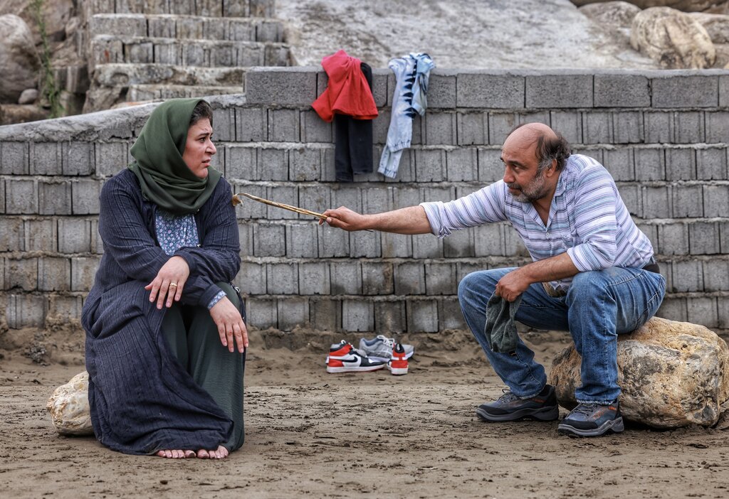 پژمان جمشیدی و رضا عطاران در ویلای ساحلی