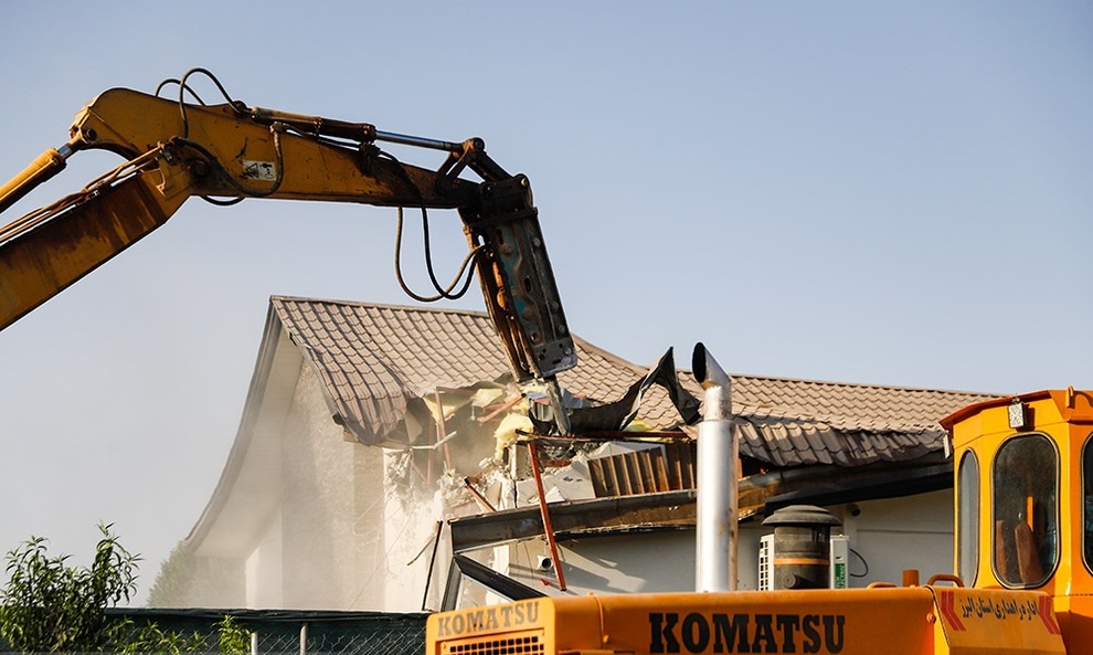تخریب شهرک غیرقانونی با ۲۴ ویلای لوکس در کرج
