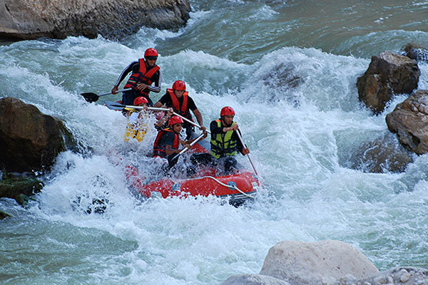 جستجو برای یافتن کودک غرق شده در رودخانه هراز