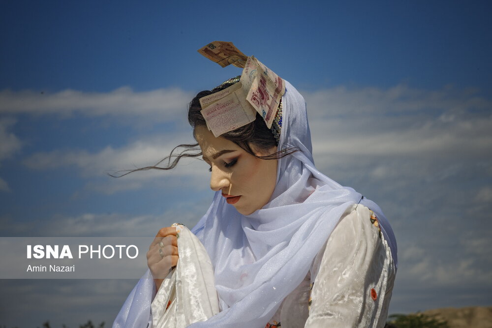 تصاویر چشم‌نواز از پوشش رنگین‌کمانیِ زنان ایرانی