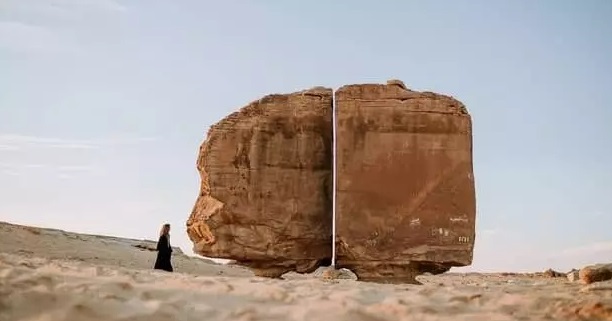 تئوری‌های دانشمندان درباره راز یک صخره باستانی 
