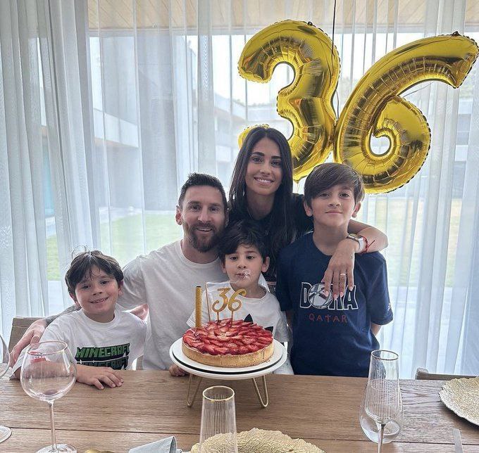 جشن تولد ساده و شیک مسی با خانواده