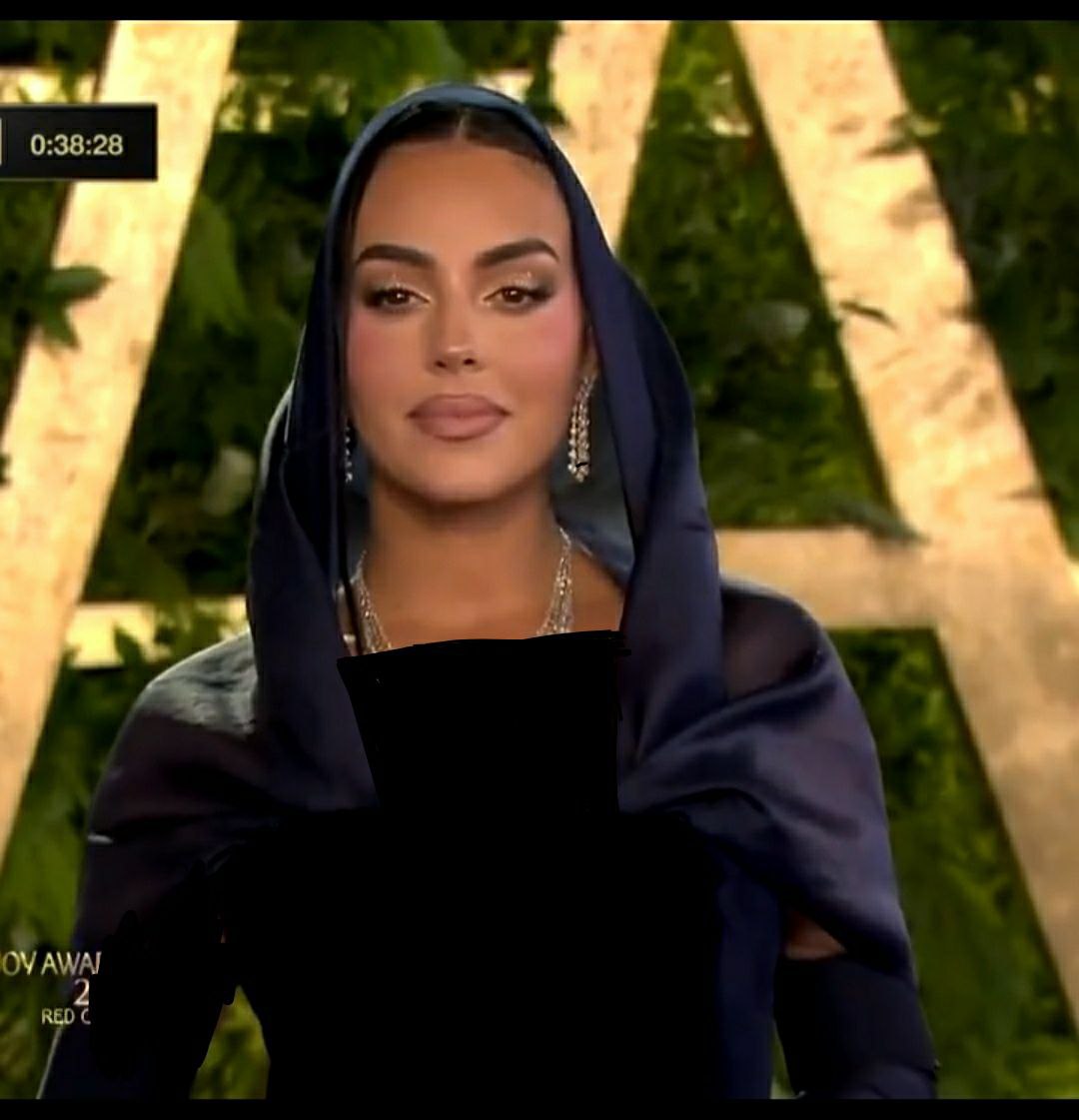 حجاب جالب جورجینا در یک جشنواره‌ در عربستان