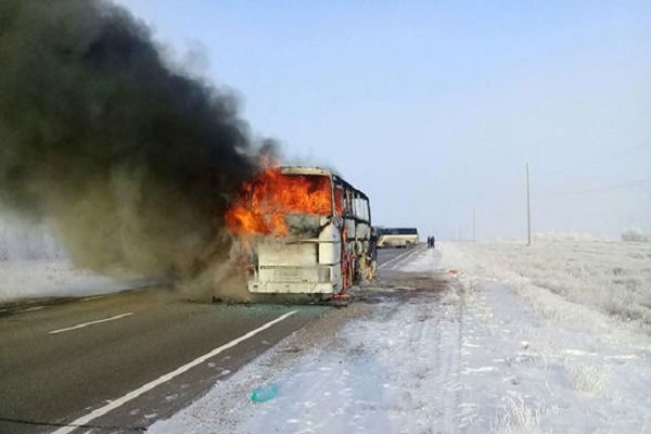 اتوبوس مسافری مشهد به یزد در آتش سوخت