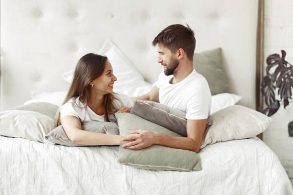 15 فایده بی‌نظیرِ رابطه جنسی برای زوج‌های جوان