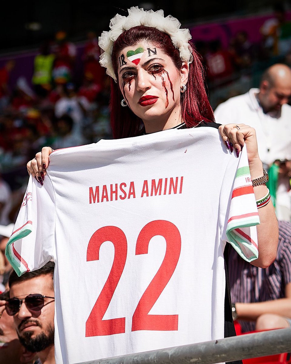 واکنش به پیراهن «مهسا امینی» در بازی ایران-ولز