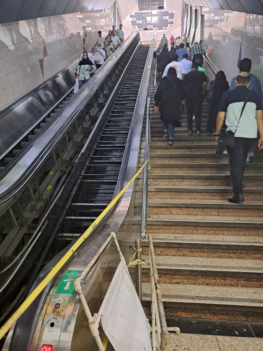 عکس‌هایی از مترو تهران که حس زانو درد می‌دهند