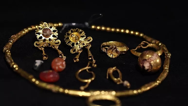 کشف دیدنی طلسم‌ جواهرنشان ۱۸۰۰ساله در اسرائیل