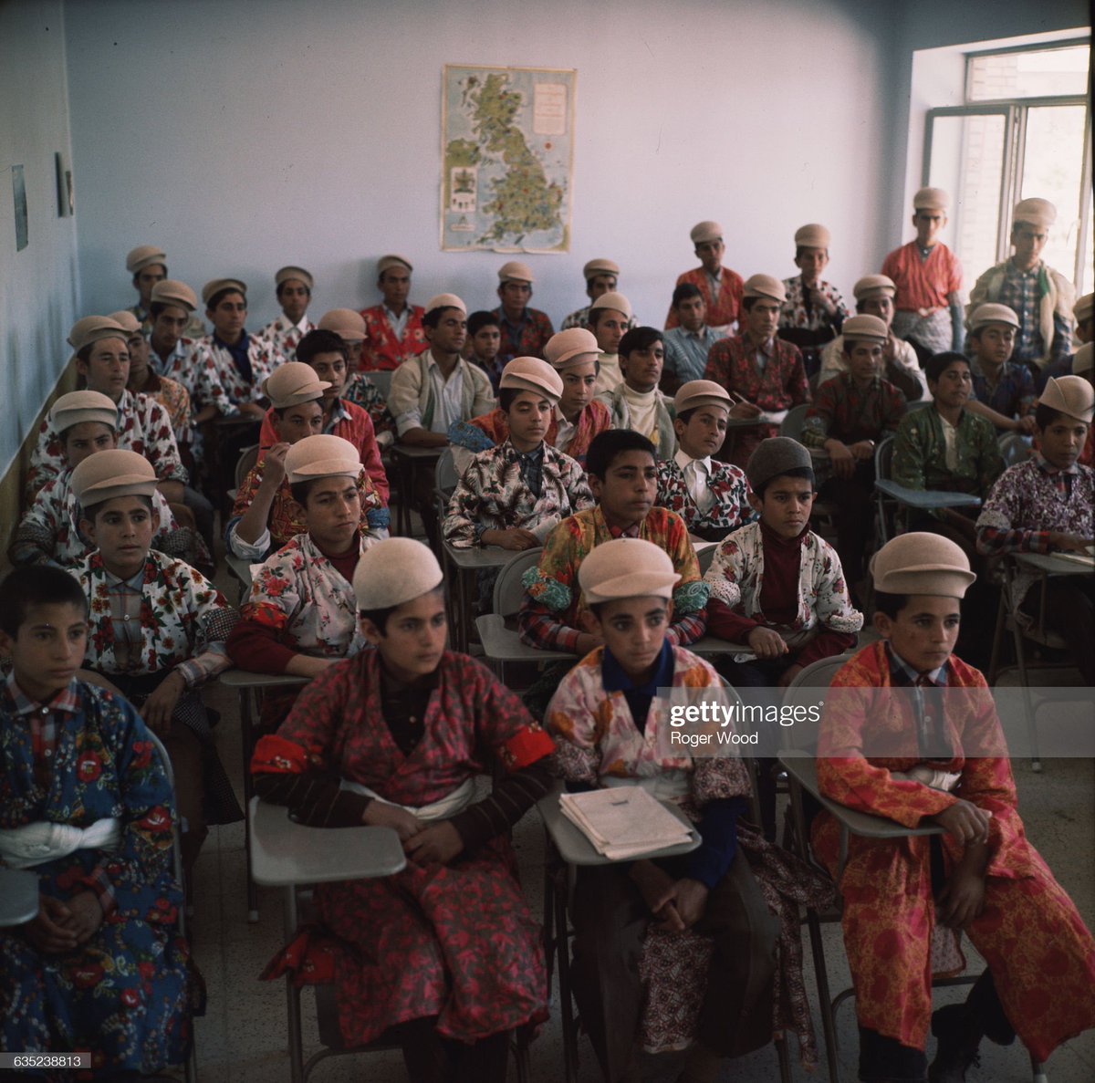 عکس جالب از کلاس درس ایل قشقایی در دهه 40