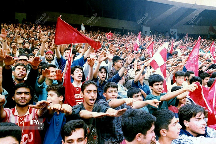 تصاویری جذاب از تماشاگران دربی در دهه هفتاد