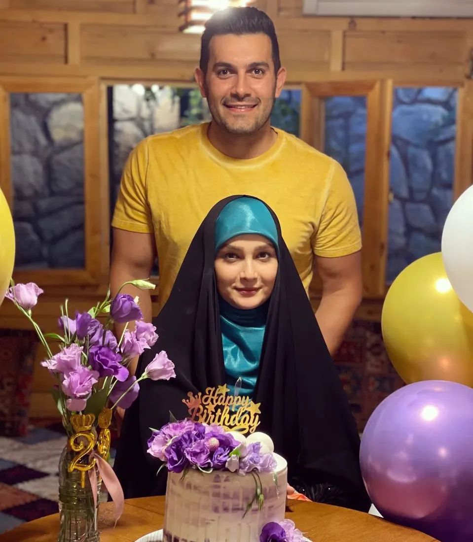 جشن تولد خانم مجری در کنار همسرش با تم بنفش