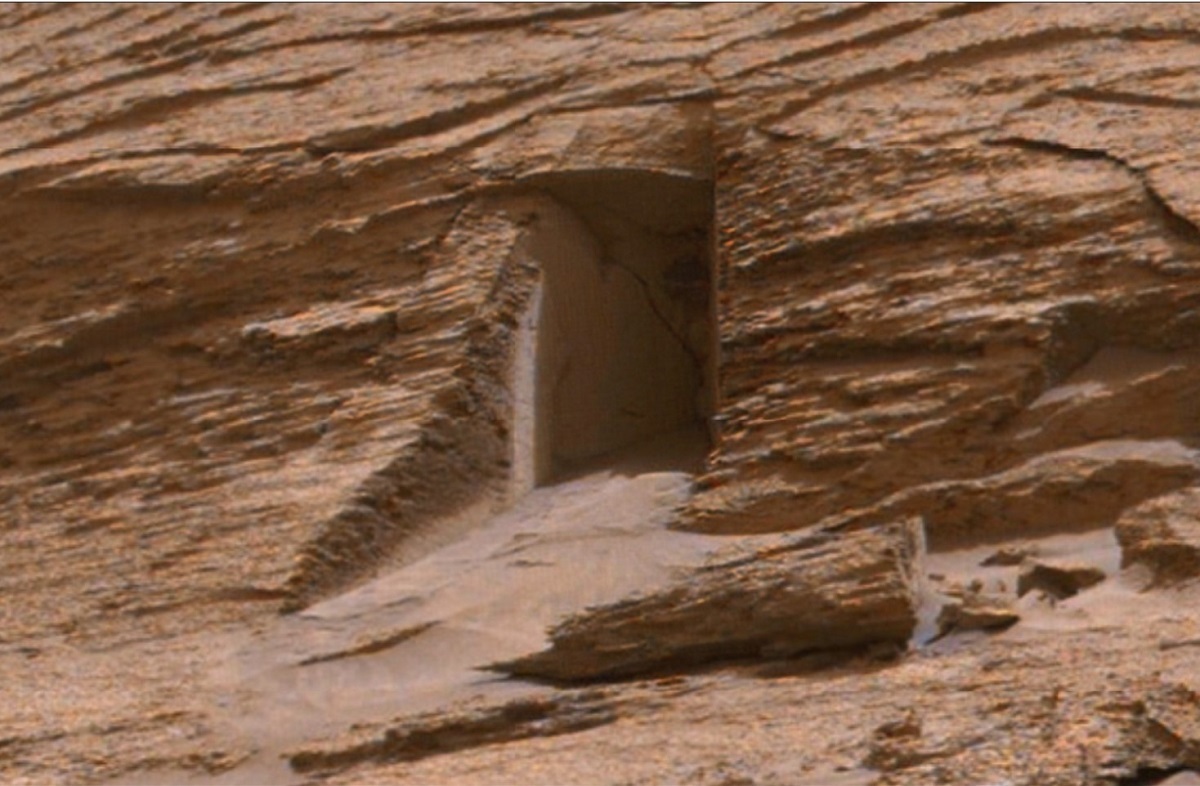 کشف حیرت‌انگیز؛ «دروازه بیگانگان» در مریخ!