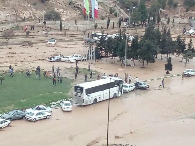 ورودی شیراز-اصفهان به دلیل بارندگی مسدود شد