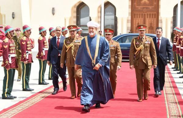 پیام عمامه‌ متفاوت پادشاه عمان در سفر به ایران