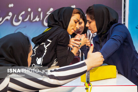 تصاویر متفاوت از مسابقات مچ‌اندازی زنان ایرانی