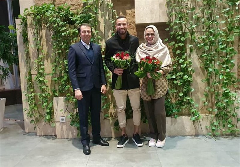 حجاب جالب همسر پریرا در بدو ورود به تهران 