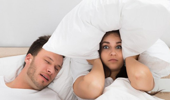 خوابیدن زوج‌ها در اتاق‌های جدا مفید است!