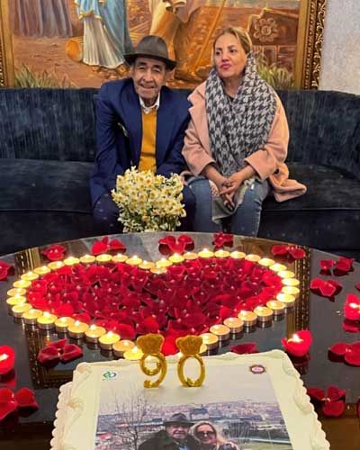 جشن تولد ایرج خواجه امیری در کنار همسرش