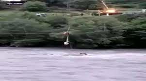 نجات ناموفق مرد گرفتار در رودخانه خروشان